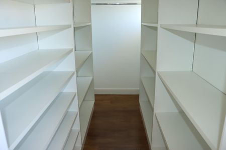 Casa de condomínio para alugar com 295m², 4 quartos e 4 vagasCloset da Suíte 3
