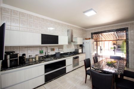 Casa para alugar com 300m², 3 quartos e 2 vagas Casa para alugar com 300m², 3 quartos e 2 vagasCozinha