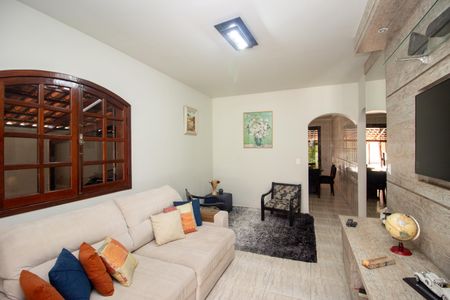 Sala de casa para alugar com 3 quartos, 300m² em Tropical, Contagem