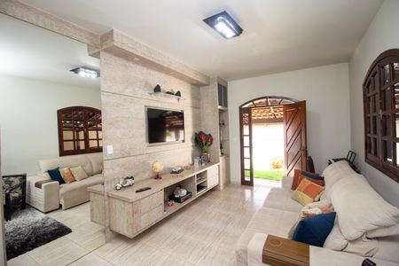Sala de casa para alugar com 3 quartos, 300m² em Tropical, Contagem