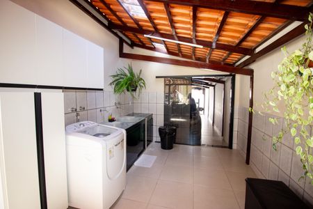 Casa para alugar com 300m², 3 quartos e 2 vagas Casa para alugar com 300m², 3 quartos e 2 vagasÁrea de Serviço