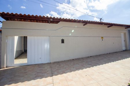 Casa para alugar com 300m², 3 quartos e 2 vagas Casa para alugar com 300m², 3 quartos e 2 vagasFachada