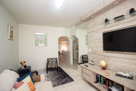 Casa para alugar com 300m², 3 quartos e 2 vagas Casa para alugar com 300m², 3 quartos e 2 vagasSala