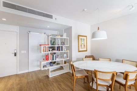 Apartamento à venda com 114m², 2 quartos e 3 vagasSala