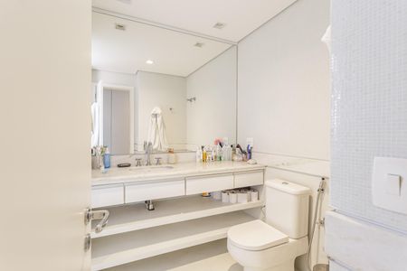 Apartamento à venda com 114m², 2 quartos e 3 vagasBanheiro da Suíte 2