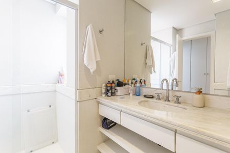 Apartamento à venda com 114m², 2 quartos e 3 vagasBanheiro da Suíte 2