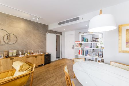 Apartamento à venda com 114m², 2 quartos e 3 vagasSala