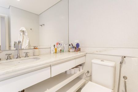 Apartamento à venda com 114m², 2 quartos e 3 vagasBanheiro da Suíte 2