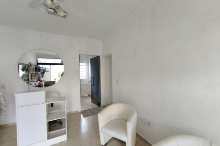 Casa à venda com 81m², 2 quartos e 6 vagasSala - Cômodo Extra