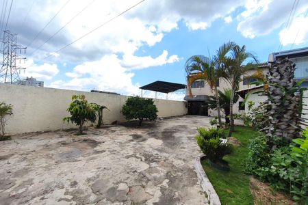 Casa à venda com 81m², 2 quartos e 6 vagasQuintal - Garagem