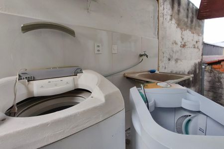 Casa à venda com 81m², 2 quartos e 6 vagasÁrea de Serviço