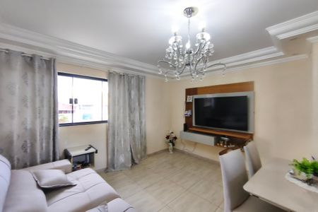 Casa à venda com 81m², 2 quartos e 6 vagasSala