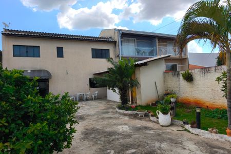 Casa à venda com 81m², 2 quartos e 6 vagasQuintal - Garagem