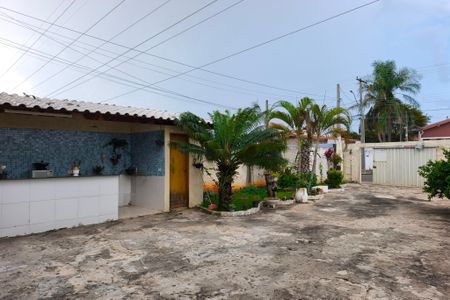 Casa à venda com 81m², 2 quartos e 6 vagasQuintal - Garagem