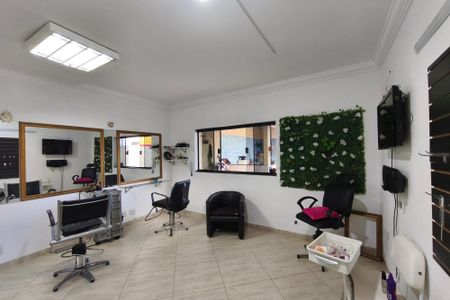 Casa à venda com 81m², 2 quartos e 6 vagasSala - Cômodo Extra