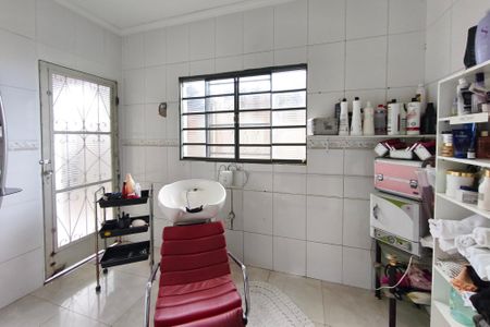 Casa à venda com 81m², 2 quartos e 6 vagasSala - Cômodo Extra