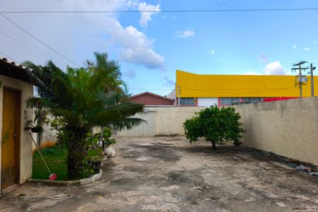 Casa à venda com 81m², 2 quartos e 6 vagasQuintal - Garagem