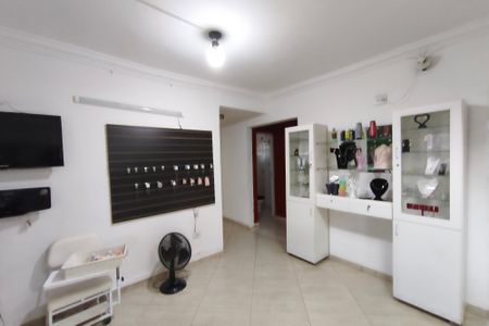 Casa à venda com 81m², 2 quartos e 6 vagasSala - Cômodo Extra