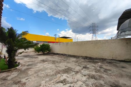 Casa à venda com 81m², 2 quartos e 6 vagasQuintal - Garagem