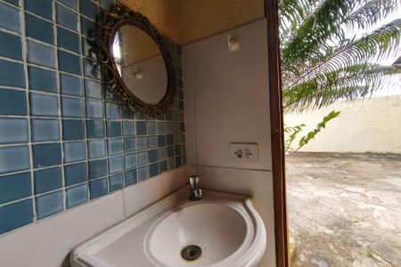 Casa à venda com 81m², 2 quartos e 6 vagasLavabo