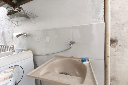 Casa à venda com 81m², 2 quartos e 6 vagasÁrea de Serviço