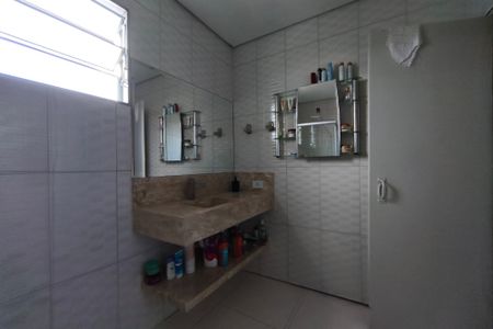 Casa à venda com 81m², 2 quartos e 6 vagasBanheiro Suíte