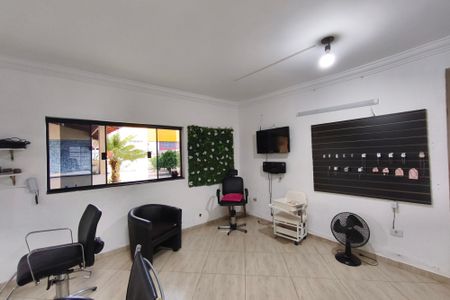 Casa à venda com 81m², 2 quartos e 6 vagasSala - Cômodo Extra