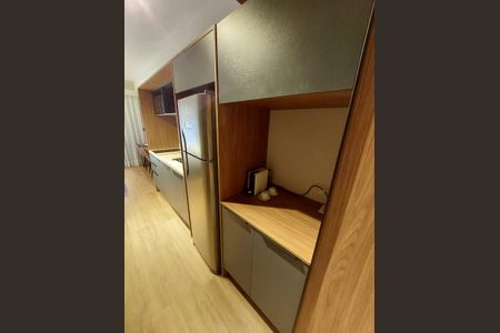 Cozinha de apartamento para alugar com 1 quarto, 30m² em Indianópolis, São Paulo