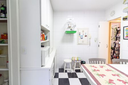 Apartamento à venda com 136m², 4 quartos e 3 vagas Apartamento à venda com 136m², 4 quartos e 3 vagasCozinha