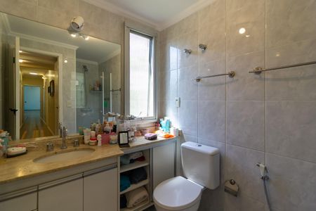 Apartamento à venda com 136m², 4 quartos e 3 vagas Apartamento à venda com 136m², 4 quartos e 3 vagasBanheiro Suíte 1