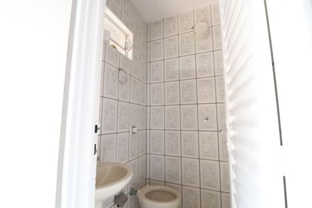 Casa para alugar com 285m², 6 quartos e 3 vagasBanheiro da Edícula