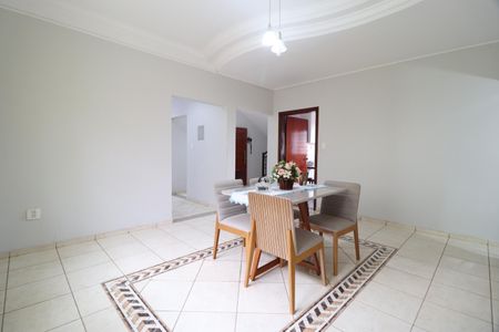 Sala de Jantar de casa para alugar com 6 quartos, 285m² em Jardim Patricia, Uberlândia