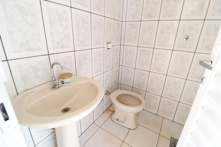 Casa para alugar com 285m², 6 quartos e 3 vagasBanheiro da Edícula