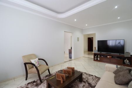 Sala de casa para alugar com 6 quartos, 285m² em Jardim Patricia, Uberlândia