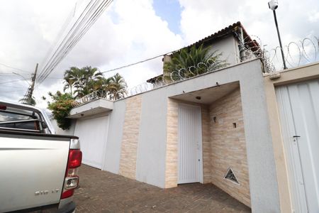 Casa para alugar com 285m², 6 quartos e 3 vagasFachada