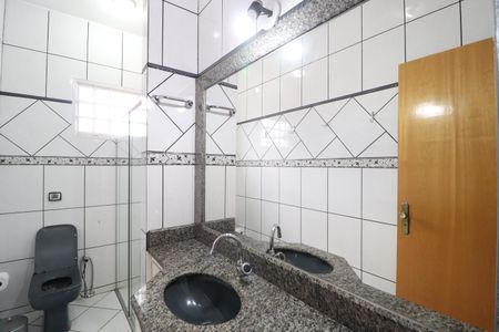 Casa para alugar com 285m², 6 quartos e 3 vagasBanheiro Social