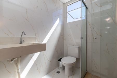 Banheiro de apartamento para alugar com 2 quartos, 44m² em Bonsucesso, Belo Horizonte
