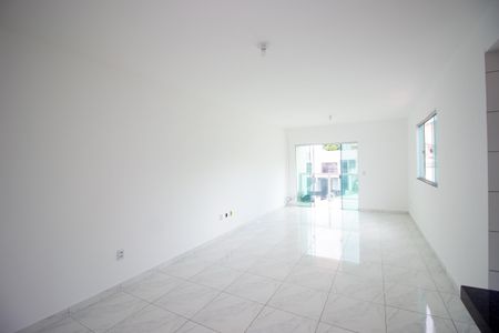 Sala de casa à venda com 2 quartos, 87m² em Nacional, Contagem