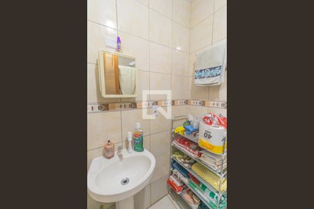 Casa à venda com 221m², 3 quartos e 2 vagas Casa à venda com 221m², 3 quartos e 2 vagasBanheiro