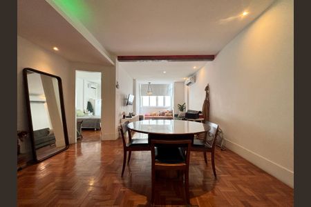 Apartamento à venda com 120m², 2 quartos e sem vagaSala