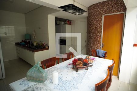 Apartamento à venda com 4 quartos, 140m² em Coração Eucarístico, Belo Horizonte