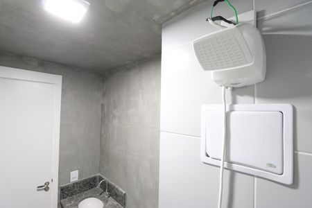 Banheiro de kitnet/studio à venda com 1 quarto, 25m² em Barra Funda, São Paulo