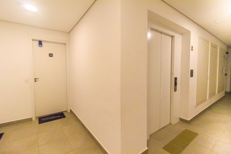 Apartamento para alugar com 32m², 2 quartos e sem vaga Apartamento para alugar com 32m², 2 quartos e sem vagaHall