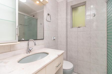 Banheiro de apartamento para alugar com 1 quarto, 55m² em Teresópolis, Porto Alegre