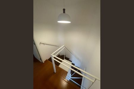 Apartamento para alugar com 110m², 2 quartos e 2 vagas Apartamento para alugar com 110m², 2 quartos e 2 vagasEscada