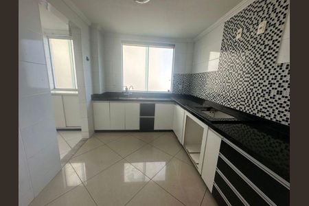 Cozinha  de apartamento à venda com 2 quartos, 92m² em Cabral, Contagem