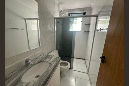 Banheiro  de apartamento à venda com 2 quartos, 92m² em Cabral, Contagem