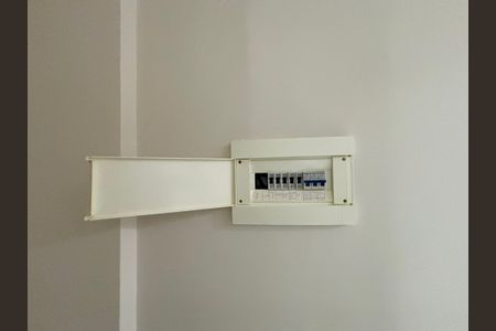 Sala/quarto - hall de entrada - painel de luz de apartamento à venda com 1 quarto, 27m² em Copacabana, Rio de Janeiro