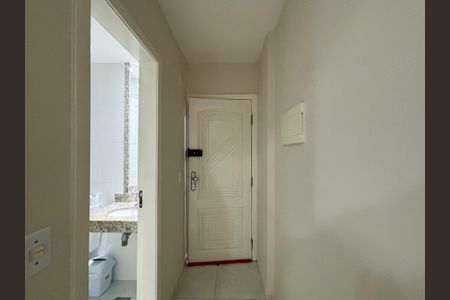 Sala/quarto - hall de entrada de apartamento à venda com 1 quarto, 27m² em Copacabana, Rio de Janeiro