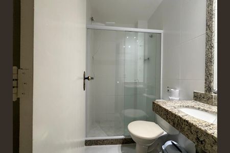 Banheiro social de apartamento à venda com 1 quarto, 27m² em Copacabana, Rio de Janeiro